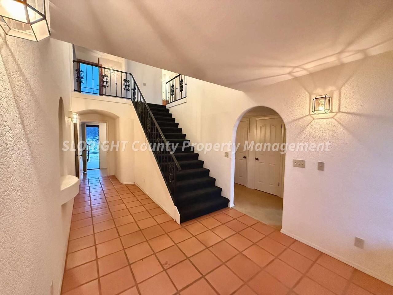 216 Margo Way - Photo 3 of 18