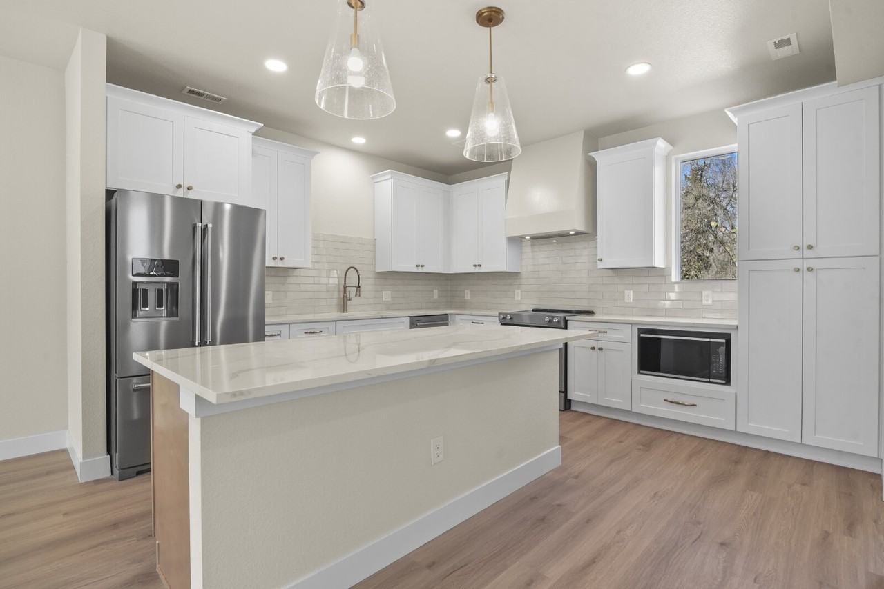 7 Noyer Ct - Photo 2 of 28