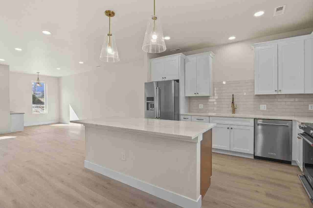 7 Noyer Ct - Photo 4 of 28