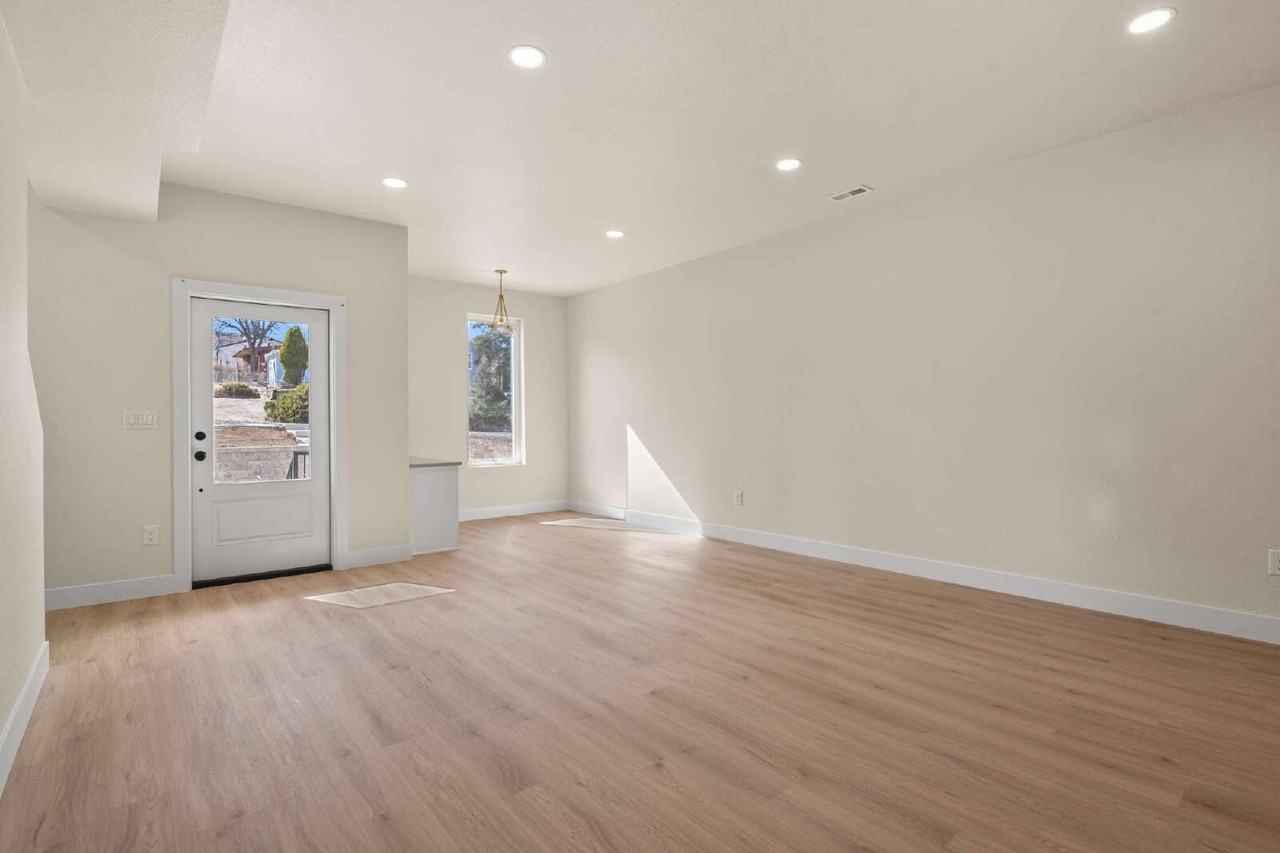 7 Noyer Ct - Photo 6 of 28
