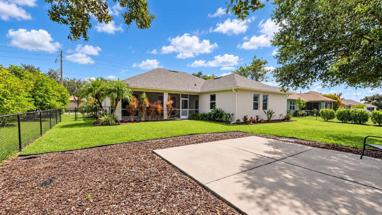 2441 Pan American Blvd - Photo 2 of 35