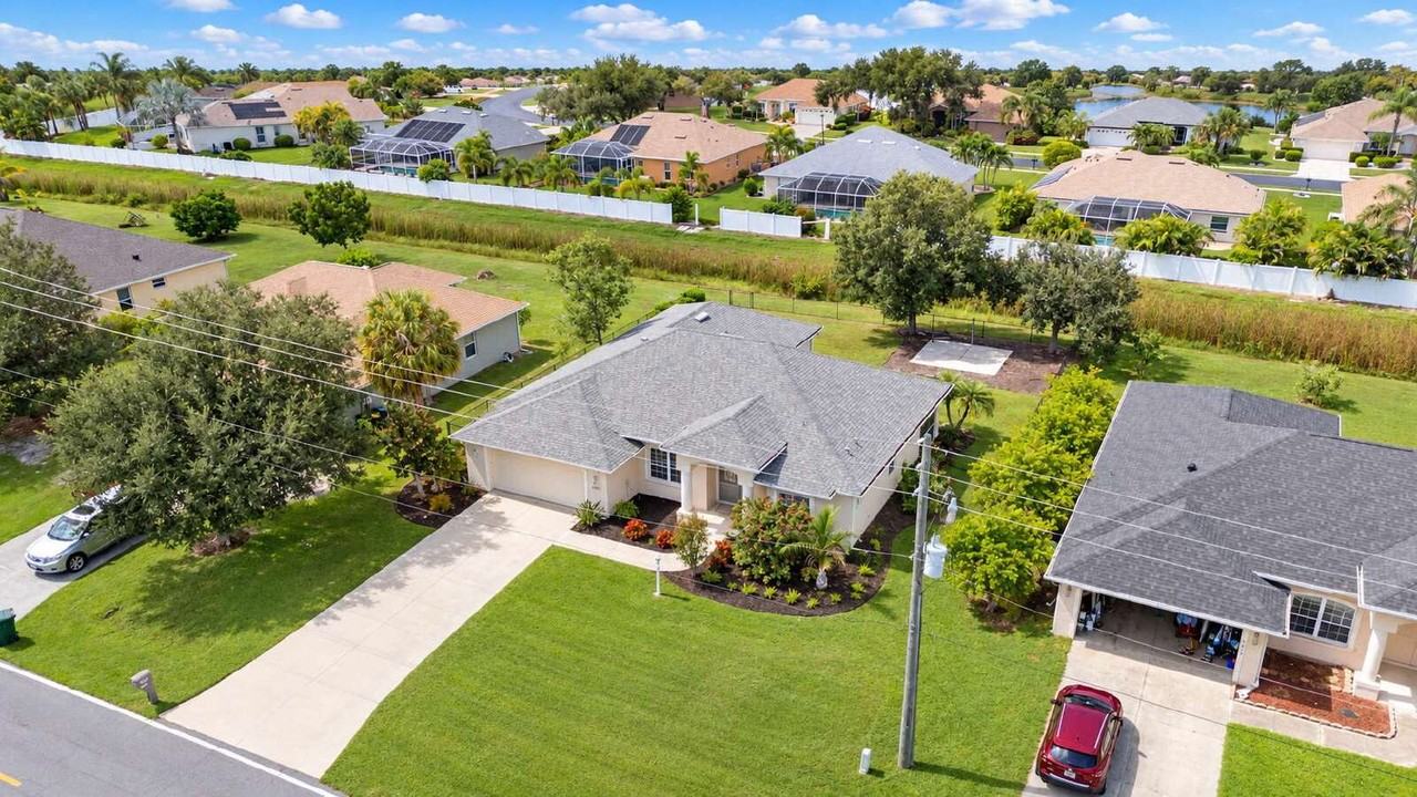 2441 Pan American Blvd - Photo 5 of 35