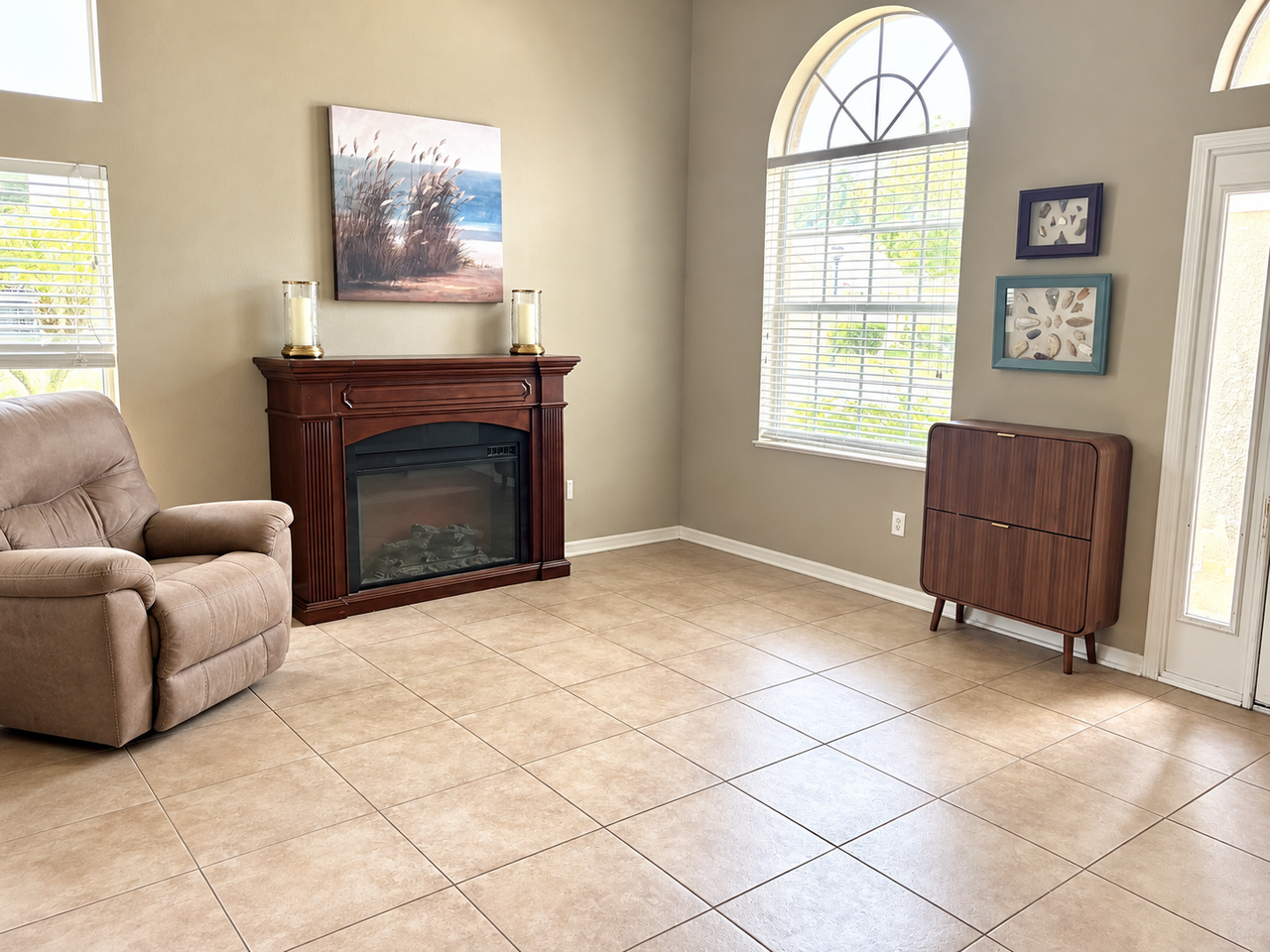 11214 Oyster Bay Cir - Photo 2 of 9