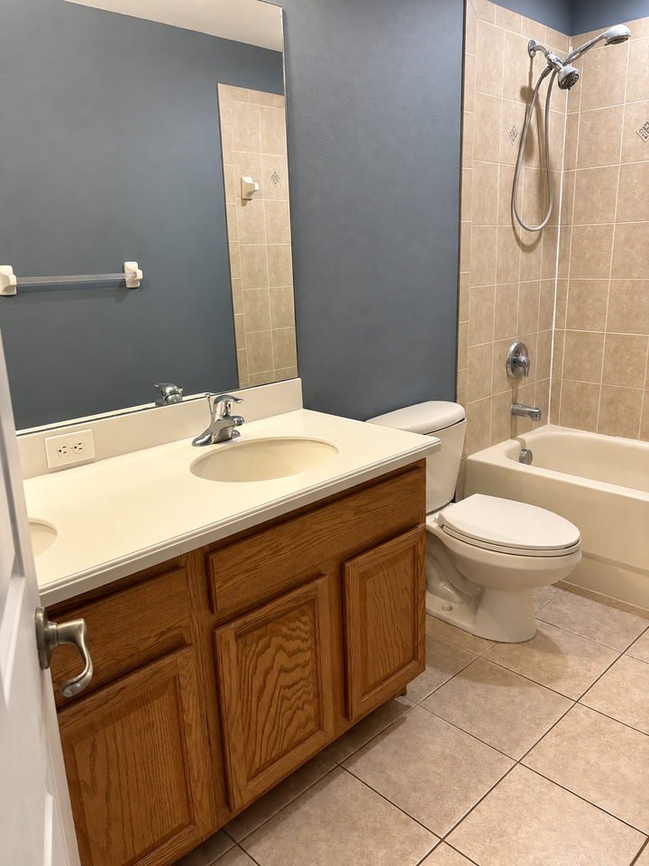 11214 Oyster Bay Cir - Photo 7 of 9
