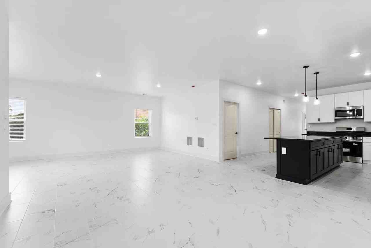 90 W 30th Pl - Photo 6 of 17