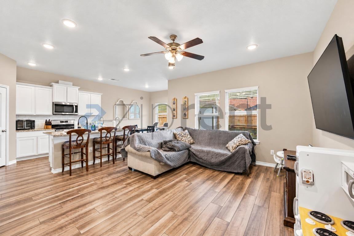 7905 Bullrider Dr - Photo 6 of 25