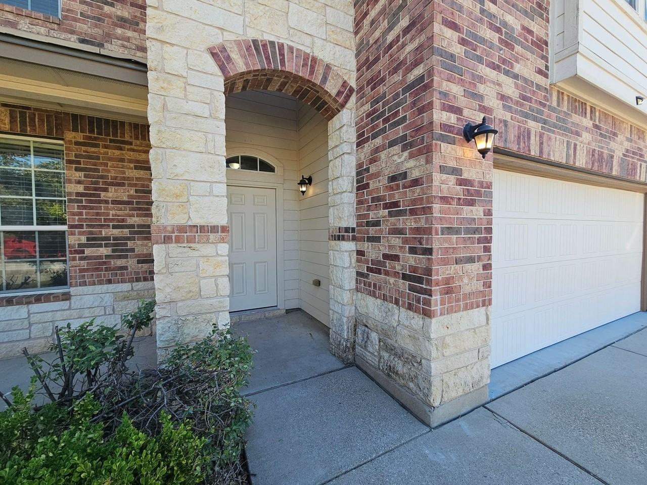 2110 Terry Dr - Photo 2 of 32