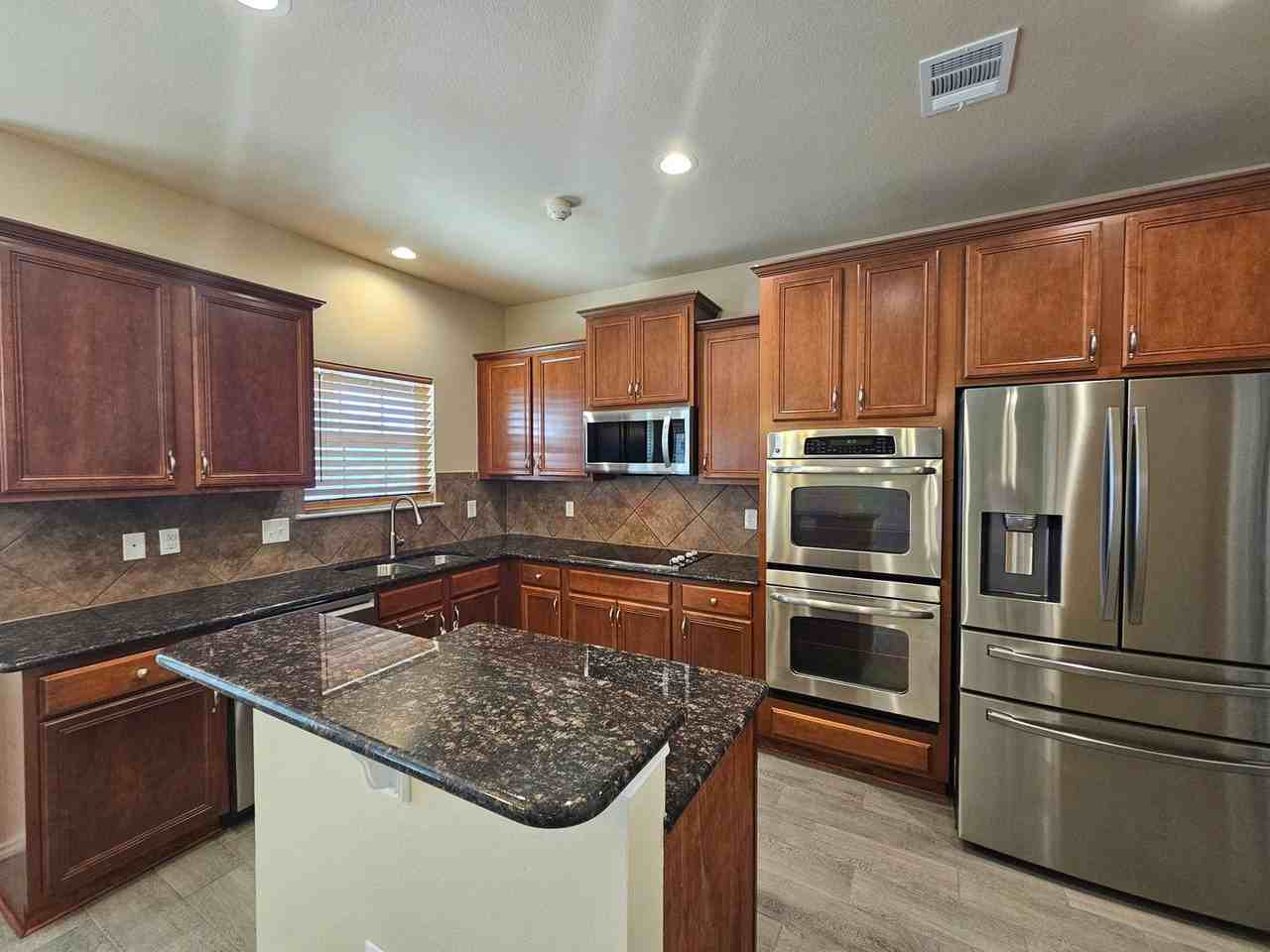 2110 Terry Dr - Photo 5 of 32
