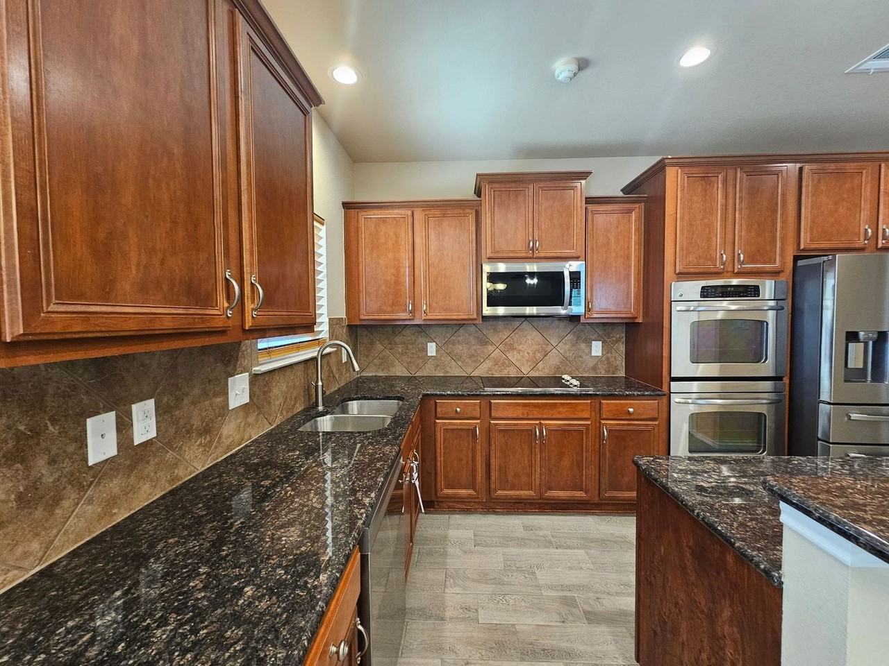2110 Terry Dr - Photo 6 of 32