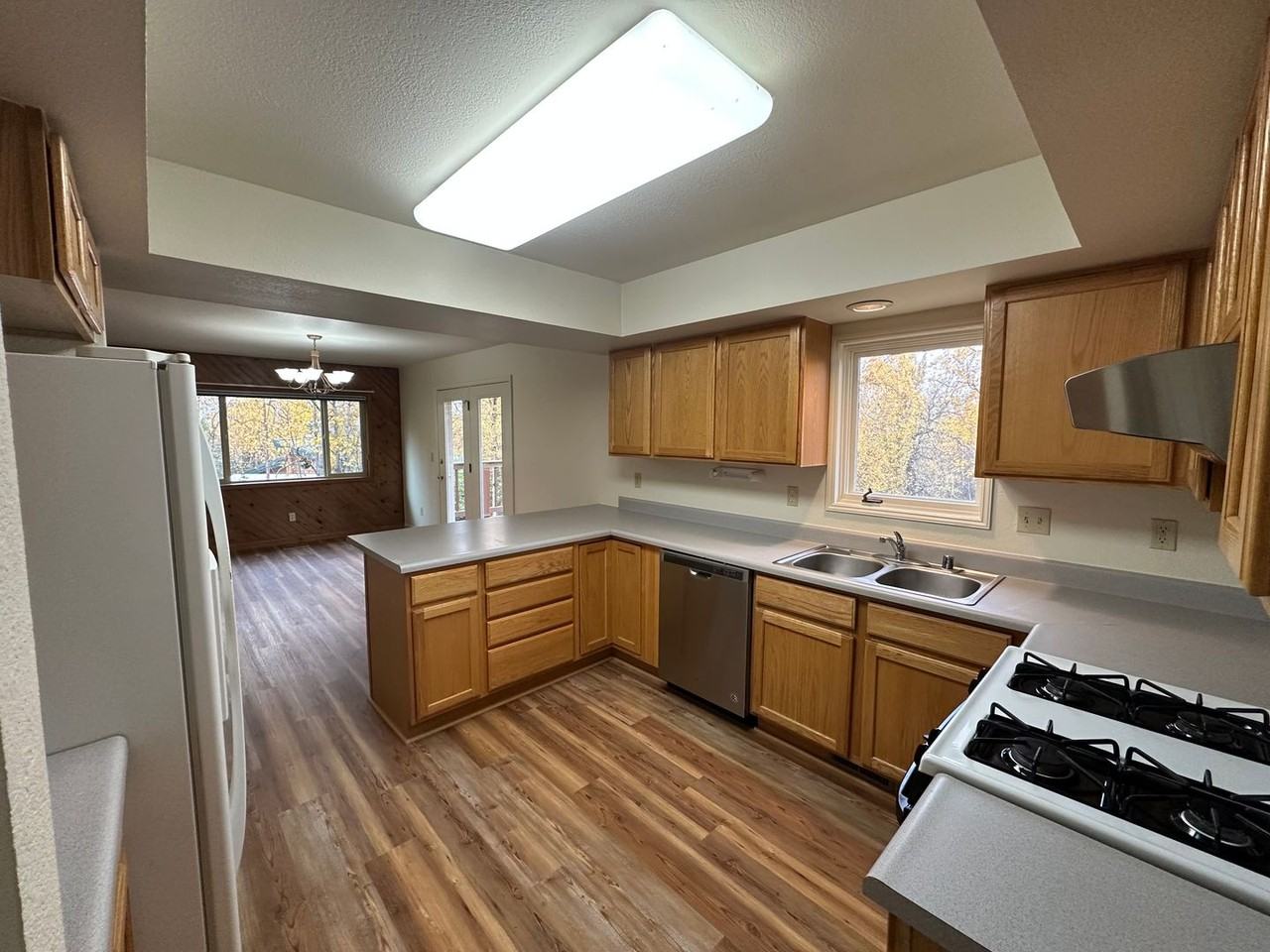 4401 Riverton Ave - Photo 5 of 21