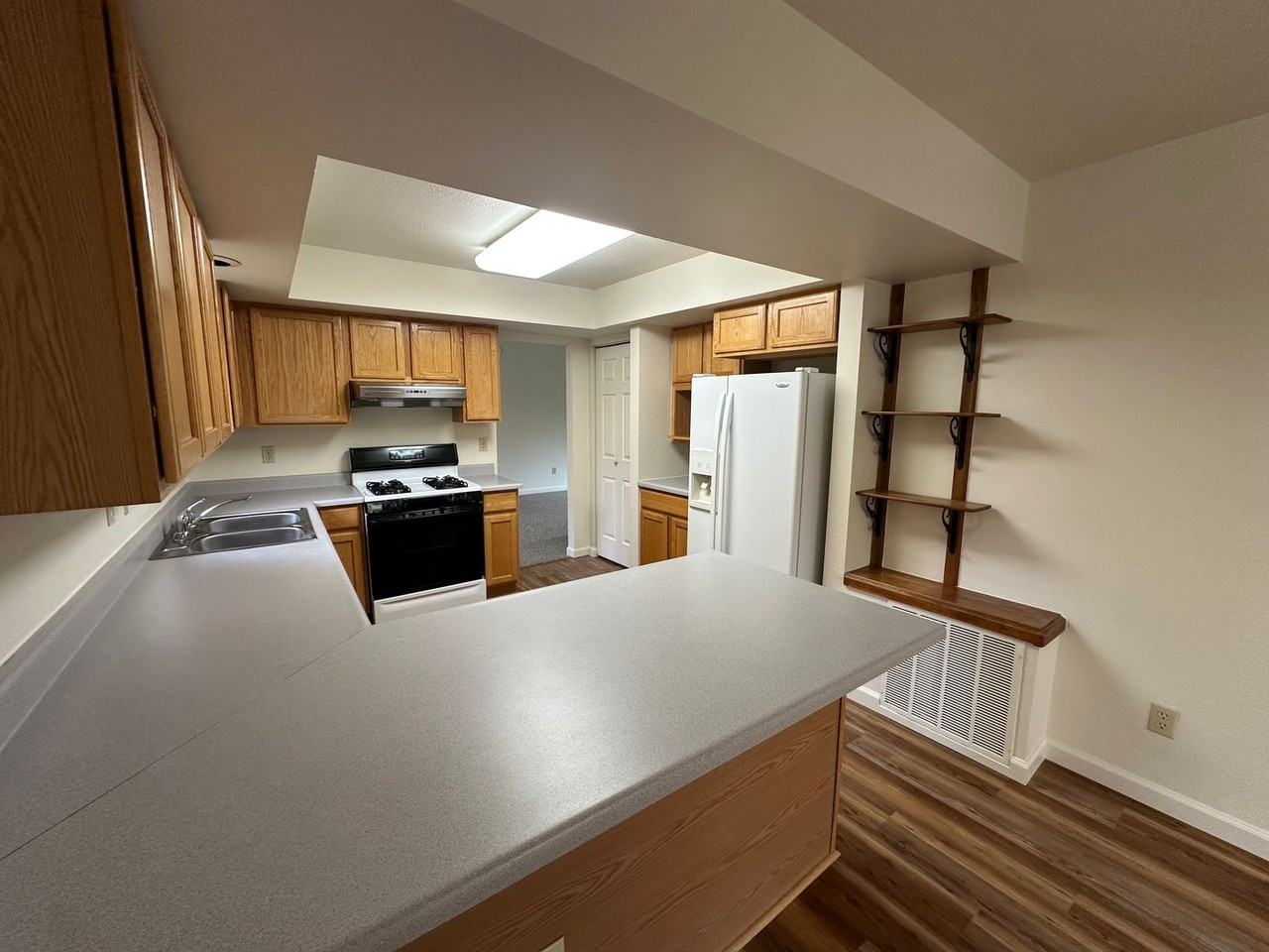4401 Riverton Ave - Photo 6 of 21