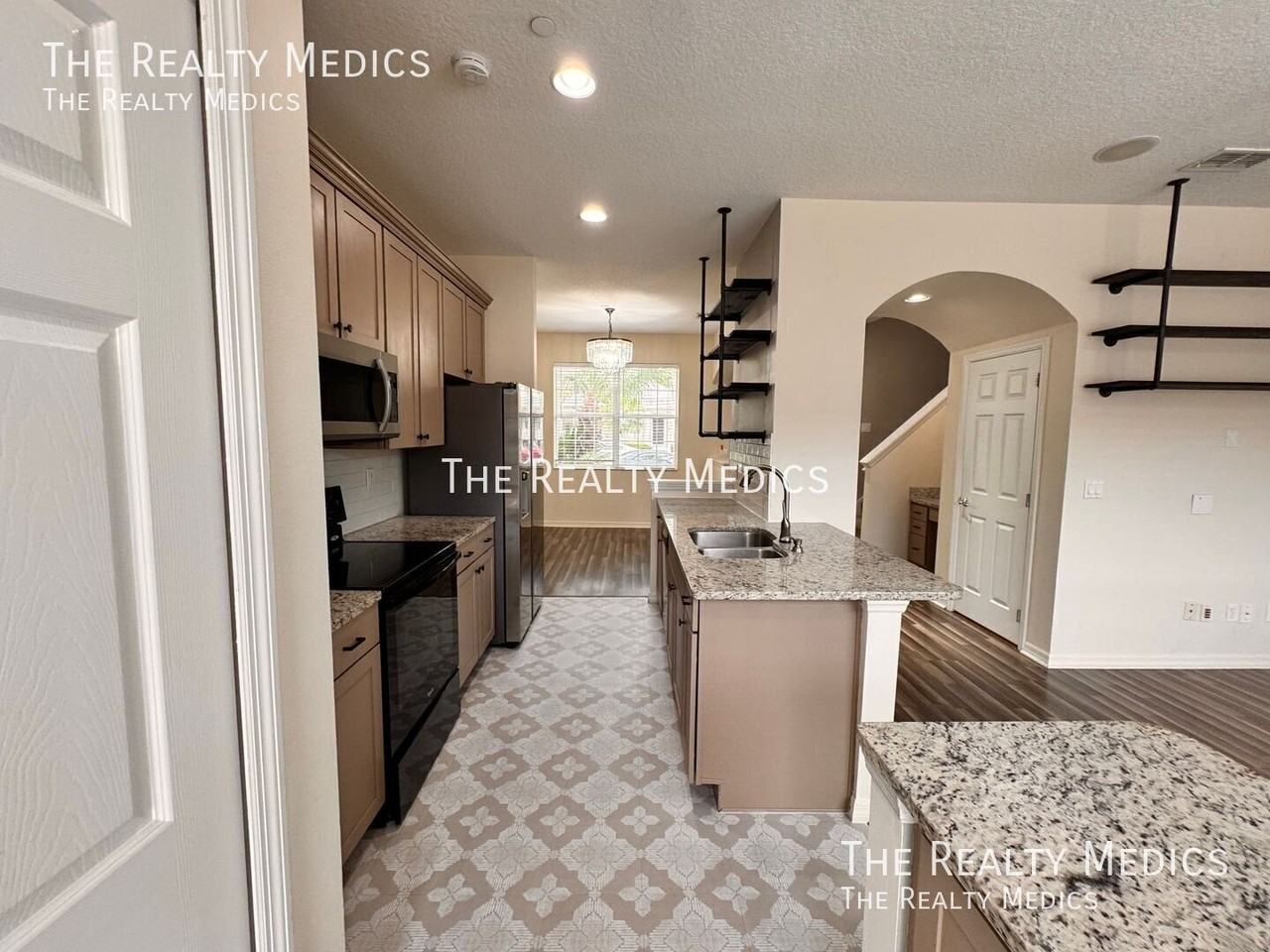 9112 Camden Gardens St - Photo 5 of 23