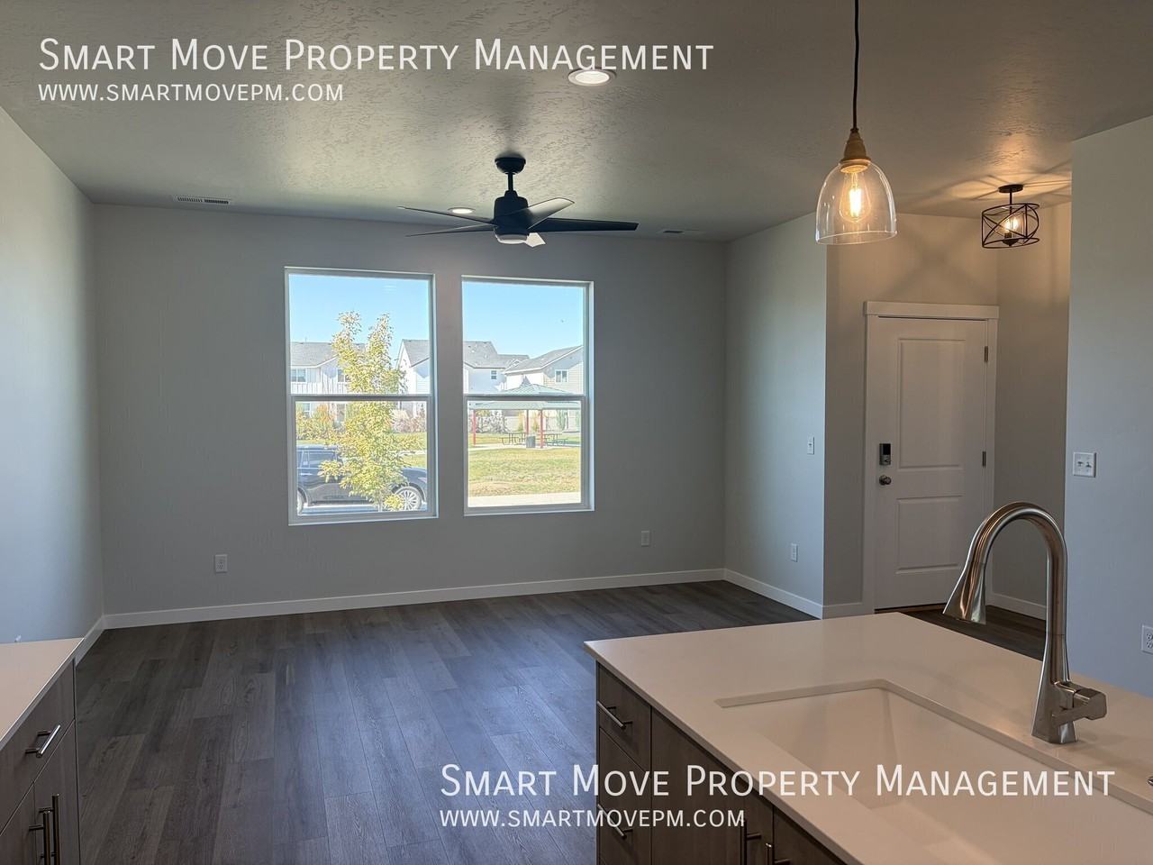 4340 N Camp Creek Ave - Photo 4 of 33