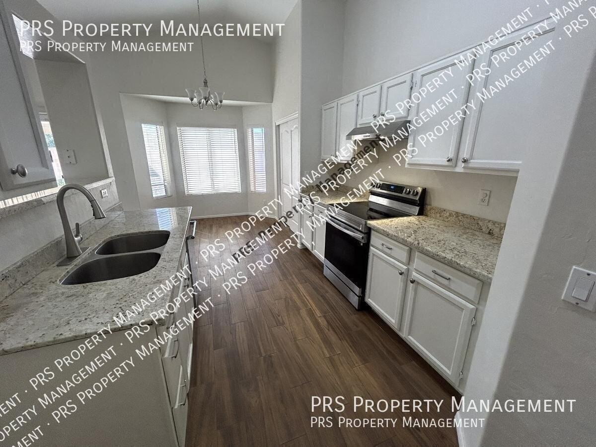1671 W Princeton Ave - Photo 6 of 30