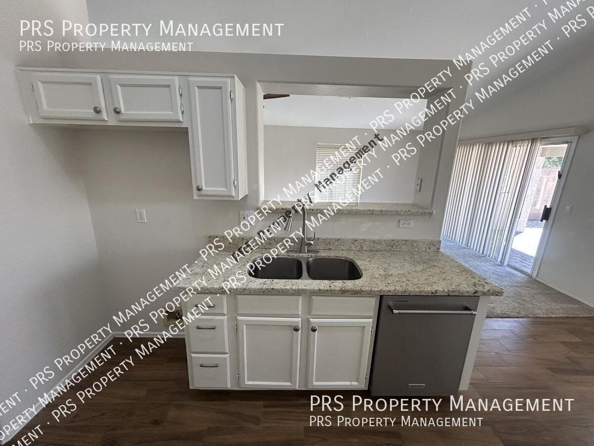 1671 W Princeton Ave - Photo 7 of 30