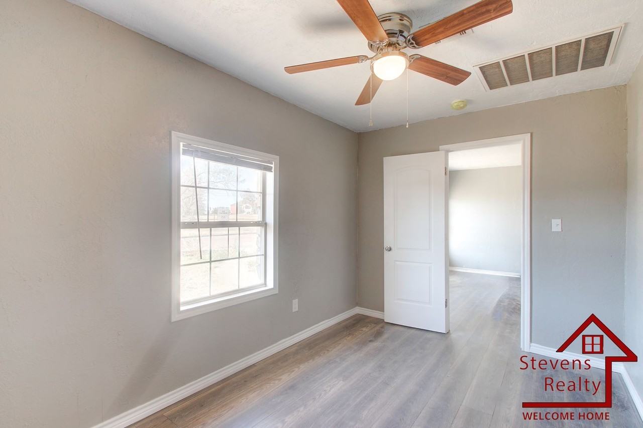 2013 Sw Mckinley Ave - Photo 6 of 14