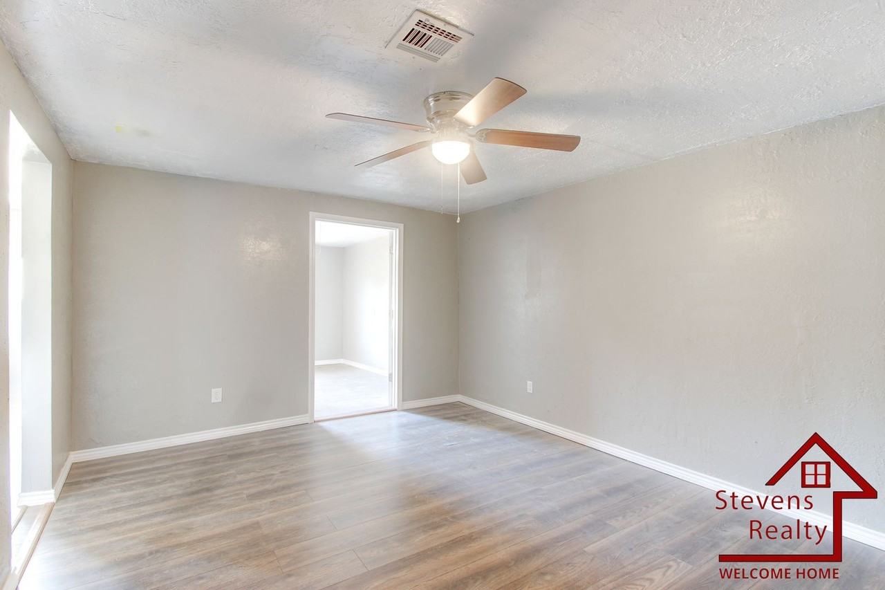 2013 Sw Mckinley Ave - Photo 7 of 14
