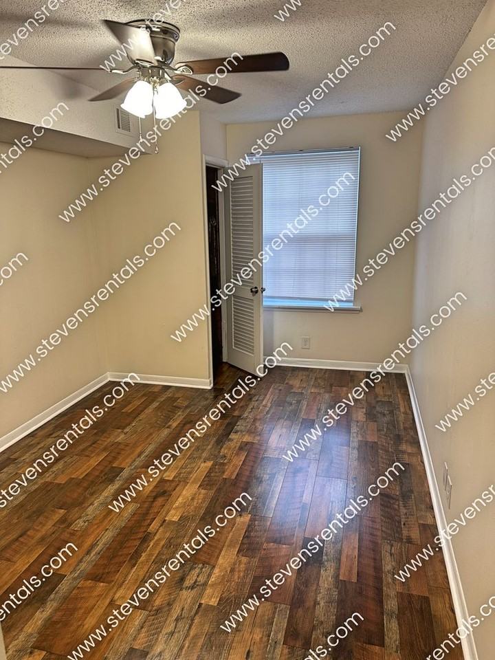 441 Harding Pl #B5 - Photo 4 of 11