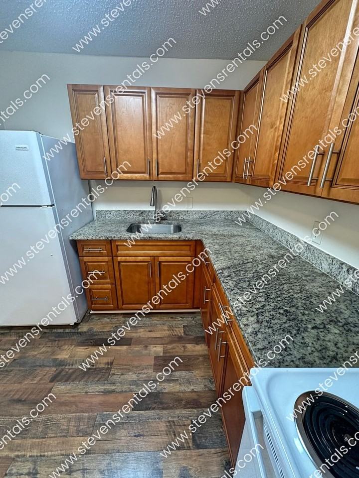 441 Harding Pl #B5 - Photo 7 of 11