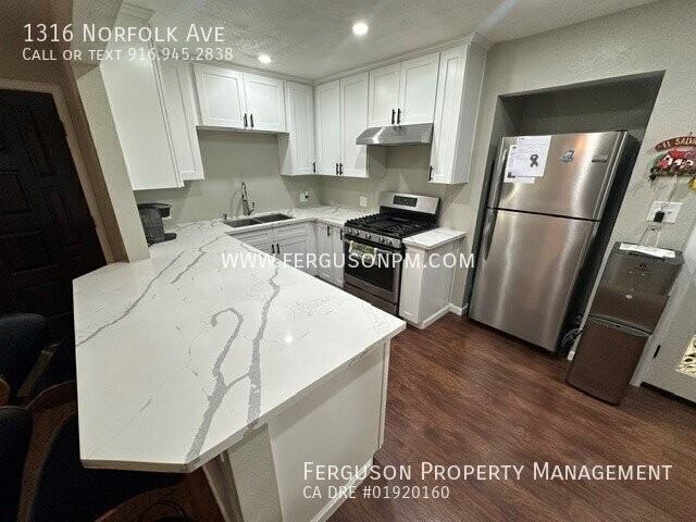 1316 Norfolk Ave - Photo 3 of 17