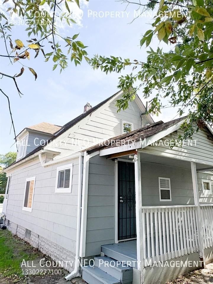 796 Sherman St - Photo 2 of 7