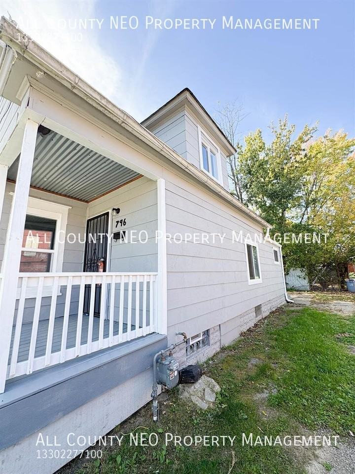 796 Sherman St - Photo 3 of 7