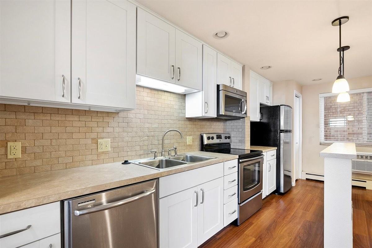 150 S Clarkson St #204 - Photo 3 of 27