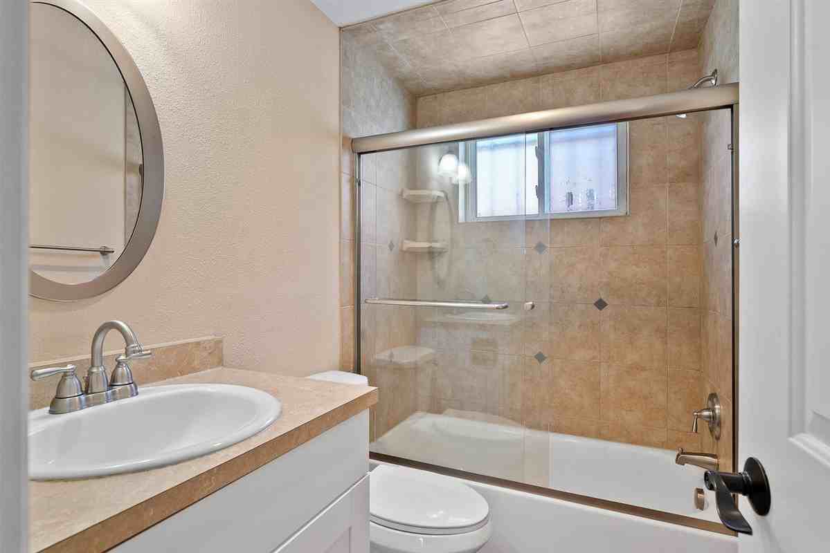 150 S Clarkson St #204 - Photo 5 of 27