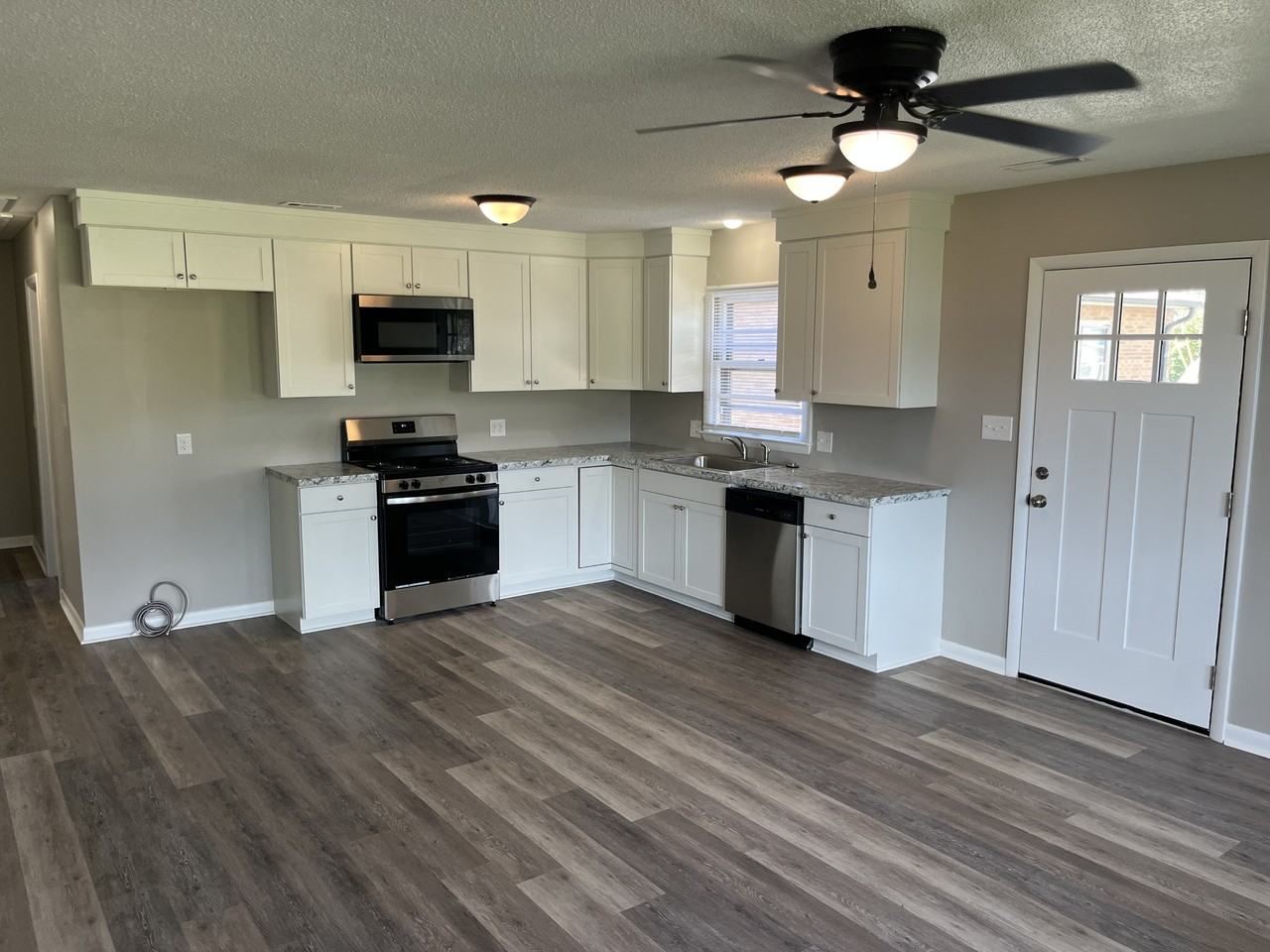 306 Church St Nw #3 - Photo 4 of 16