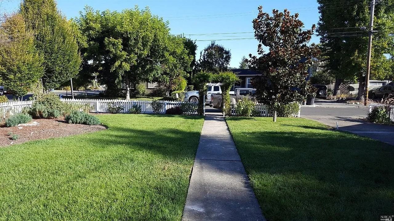 746 Dexter St #A - Photo 4 of 23