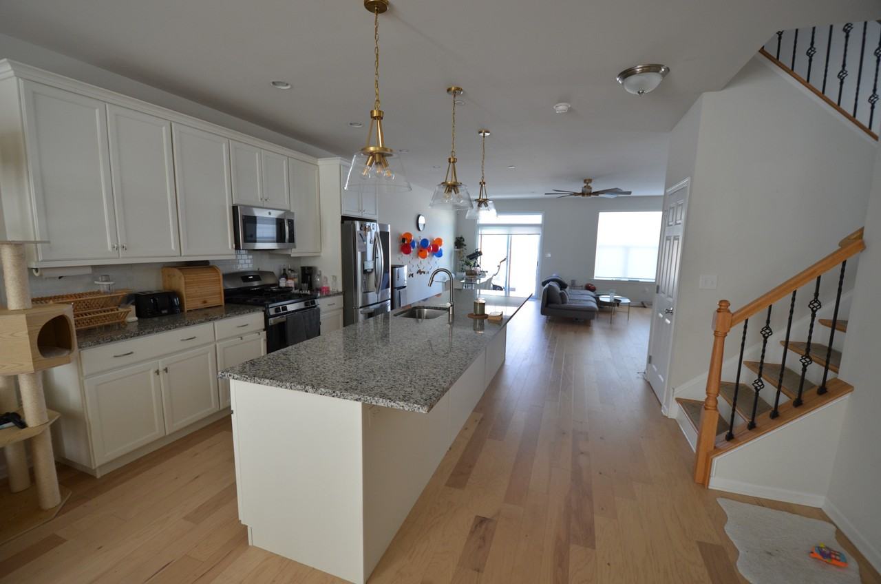 600 Albion Pl #600 - Photo 3 of 23