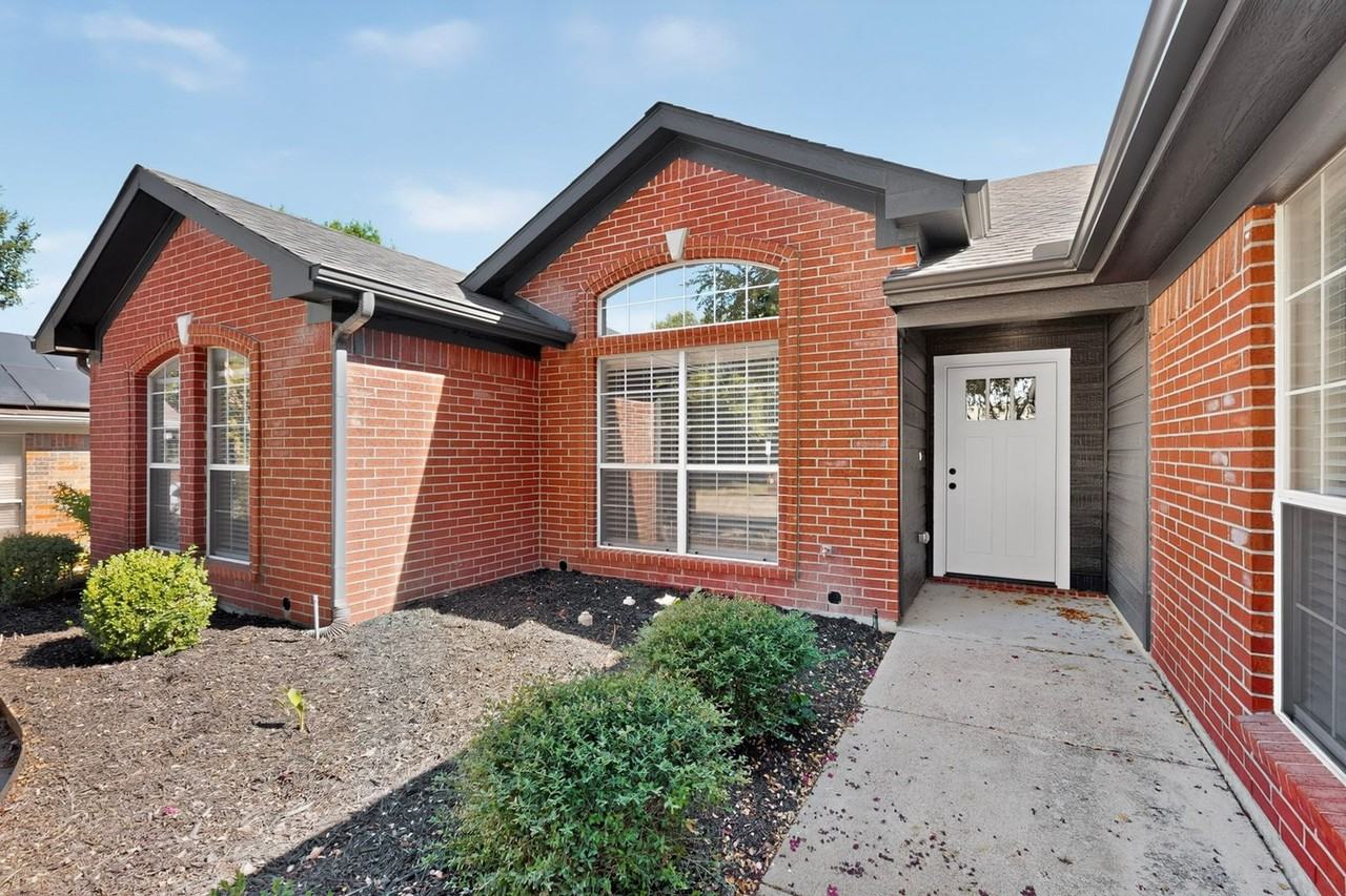 1714 Crestmeadow Ln - Photo 7 of 45