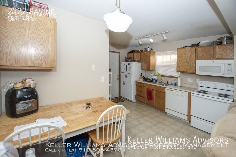 2222 Ravine St - Photo 4 of 28