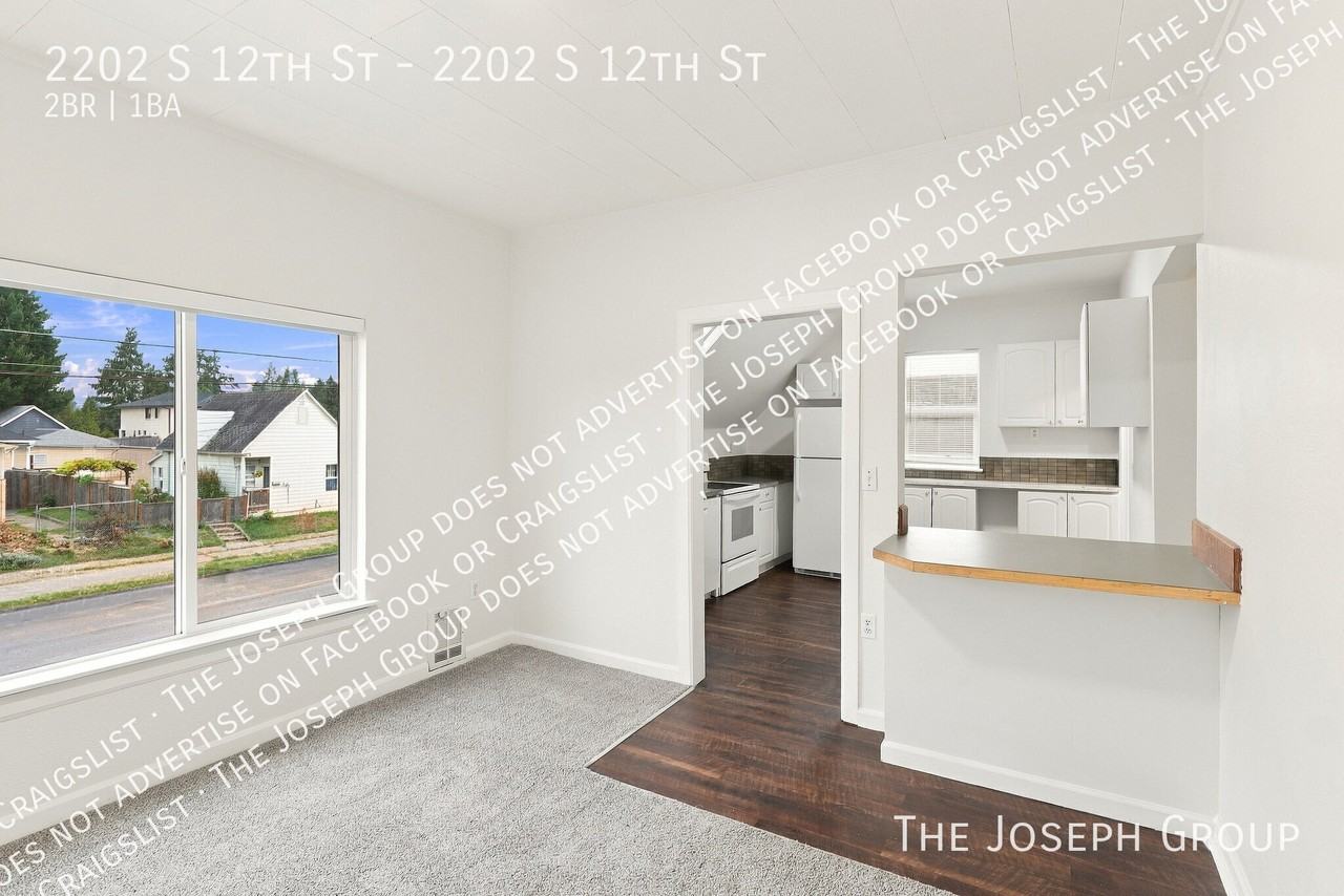 2202 S 12th St - Photo 5 of 22