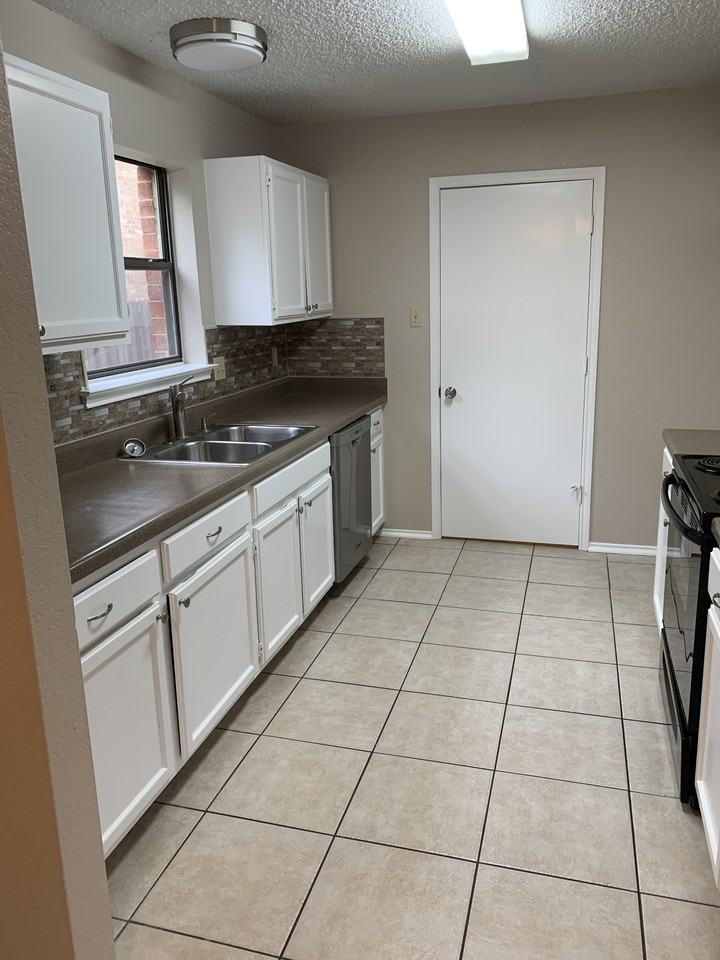 1207 W Hudgins St #1207 - Photo 3 of 13