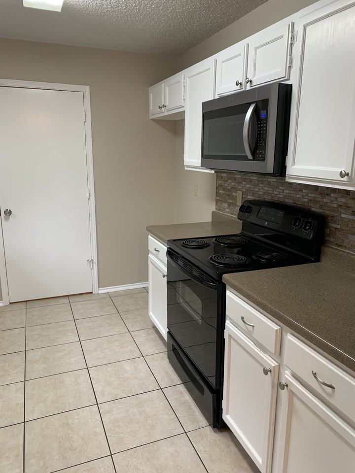 1207 W Hudgins St #1207 - Photo 4 of 13