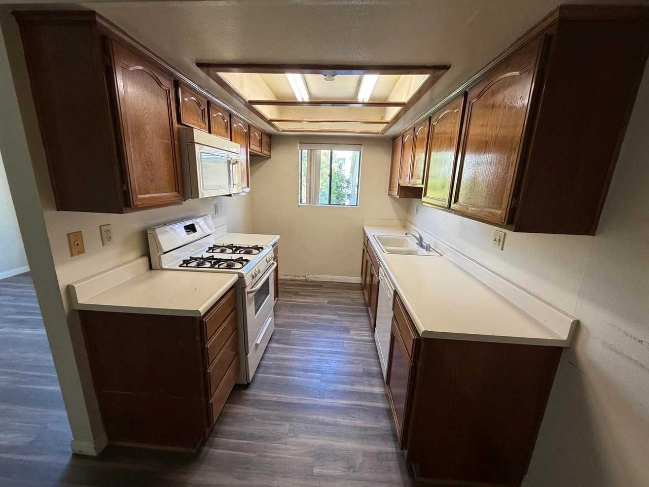229 West Tujunga - Photo 4 of 39