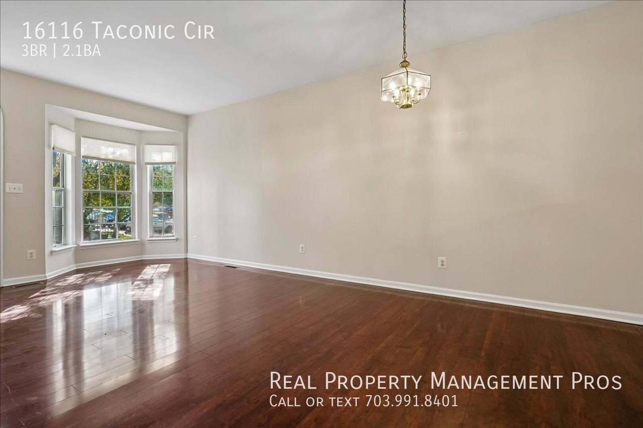 16116 Taconic Cir - Photo 3 of 24