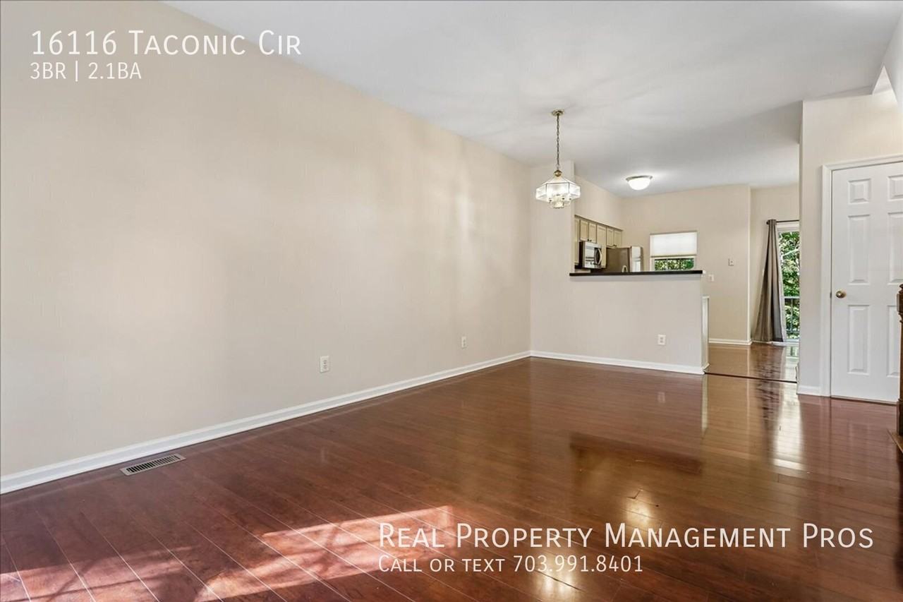 16116 Taconic Cir - Photo 5 of 24