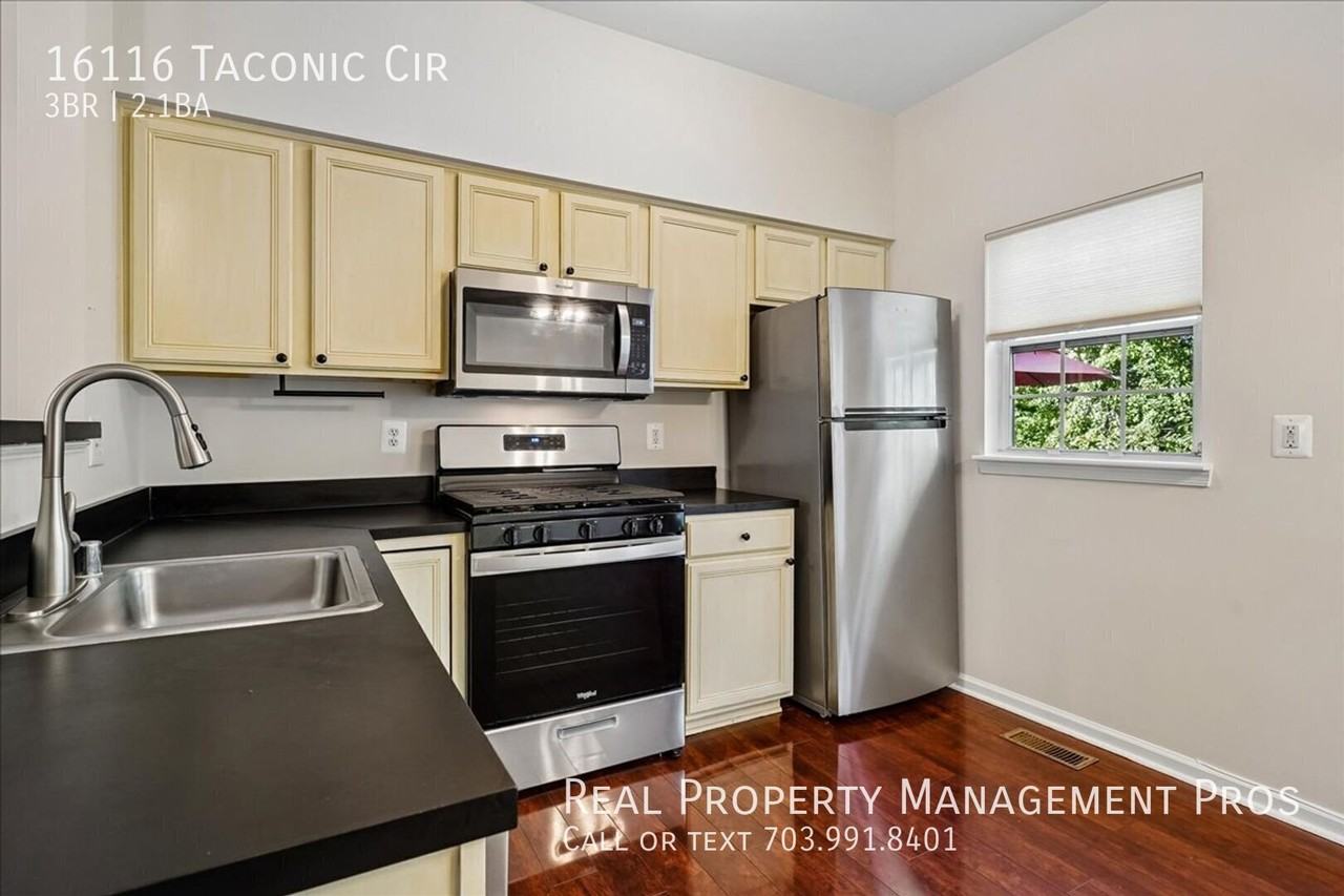 16116 Taconic Cir - Photo 7 of 24