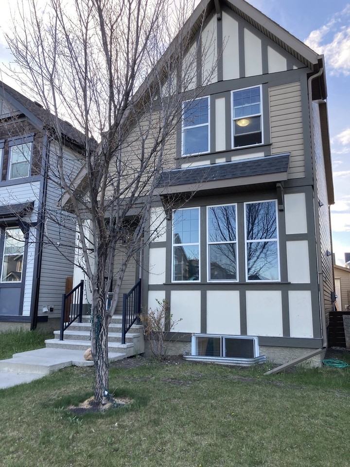 1070 New Brighton Pk Se - Photo 2 of 17