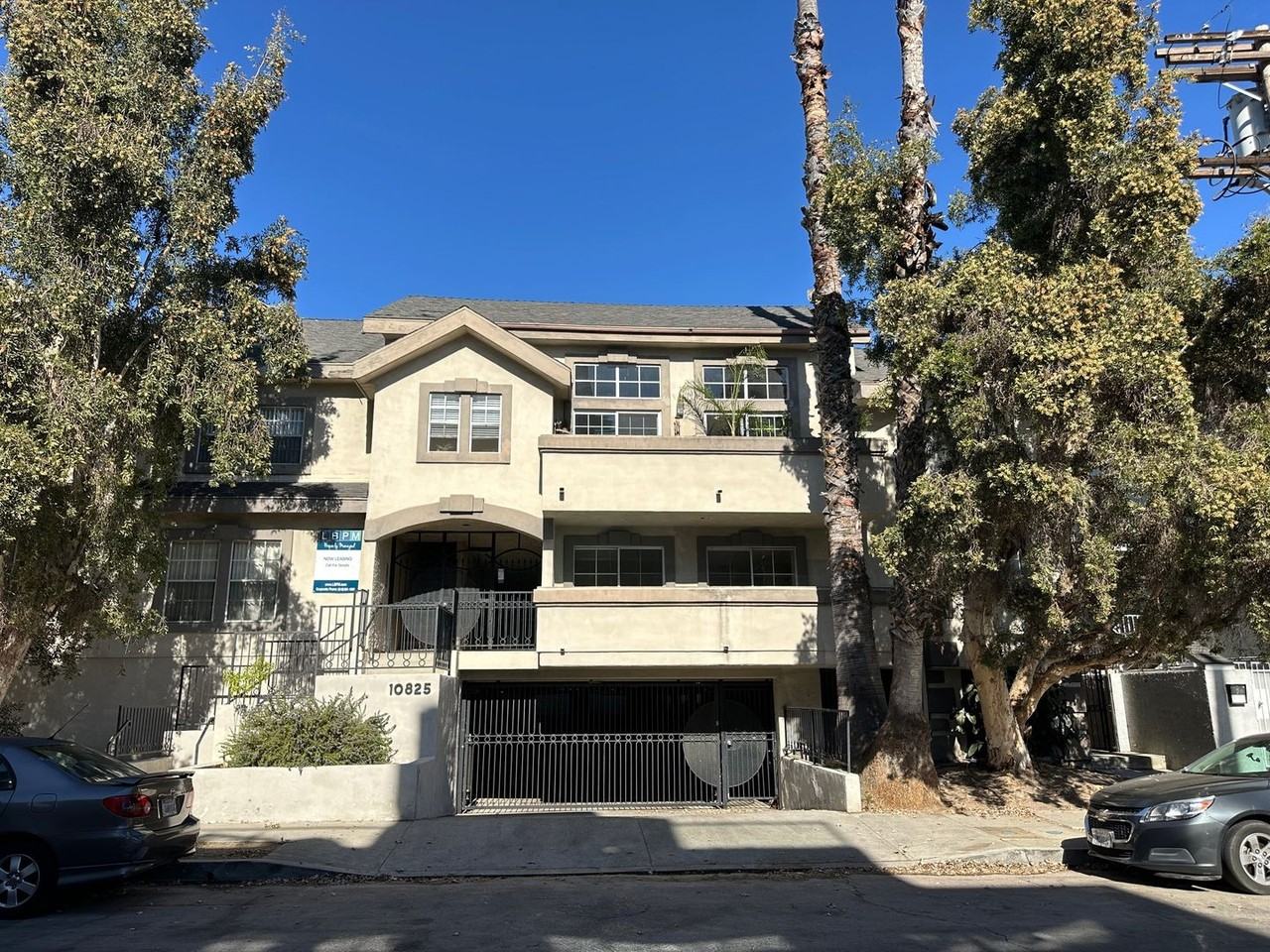 10825 Blix Street - Photo 7 of 17