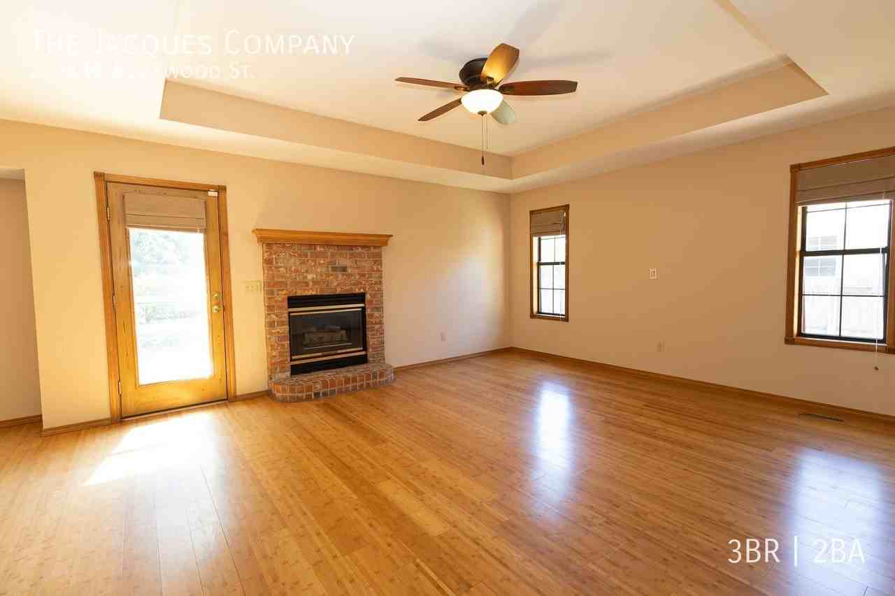 2296 W Rockwood St - Photo 3 of 20