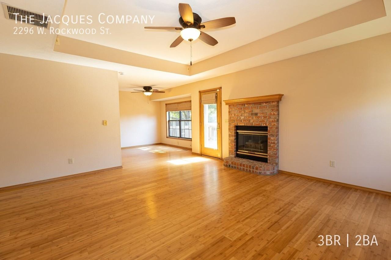 2296 W Rockwood St - Photo 4 of 20