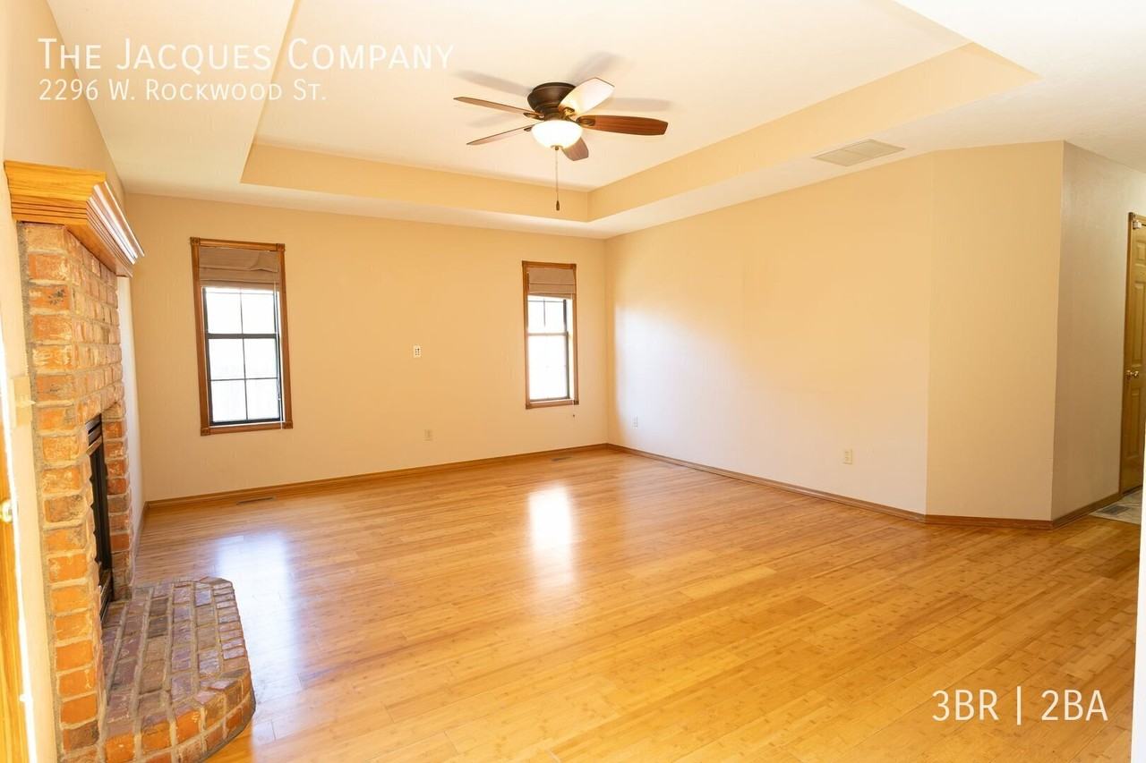 2296 W Rockwood St - Photo 5 of 20