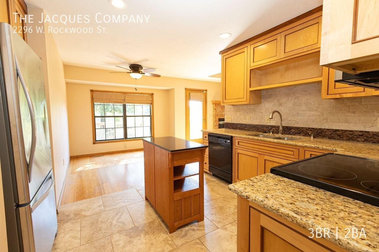 2296 W Rockwood St - Photo 7 of 20