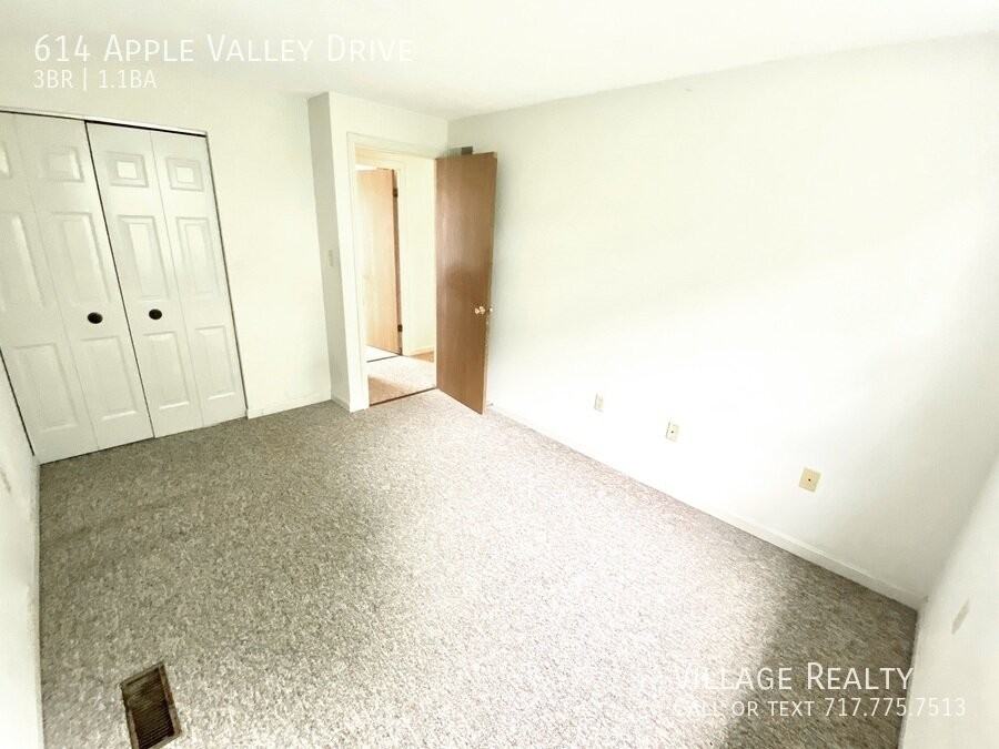 614 Apple Valley Dr - Photo 4 of 34