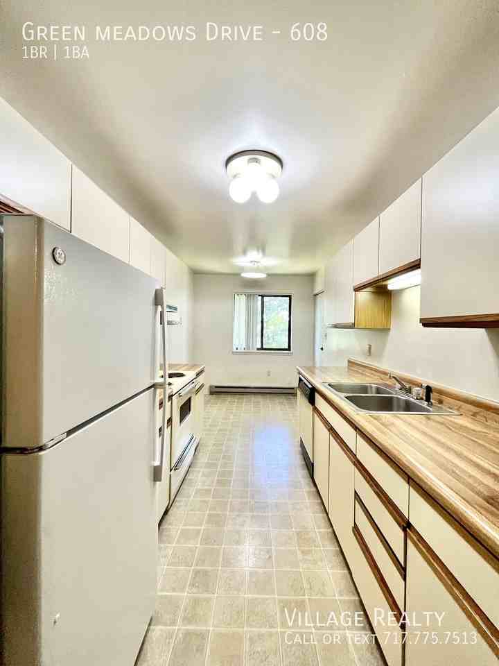 & GREEN MEADOWS DRIVE #608 - Photo 3 of 50