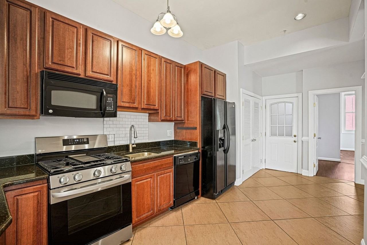 901 R St Nw #2A - Photo 6 of 26