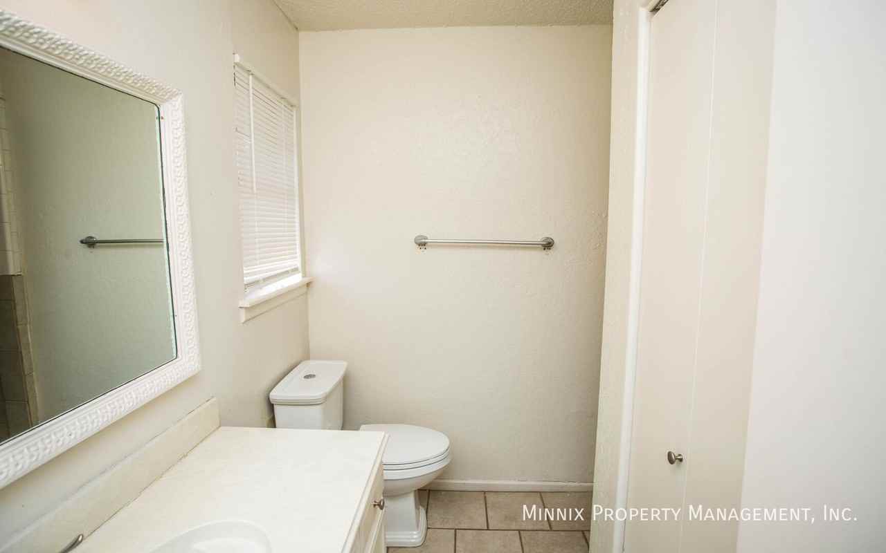 2321 81st St - Photo 6 of 36